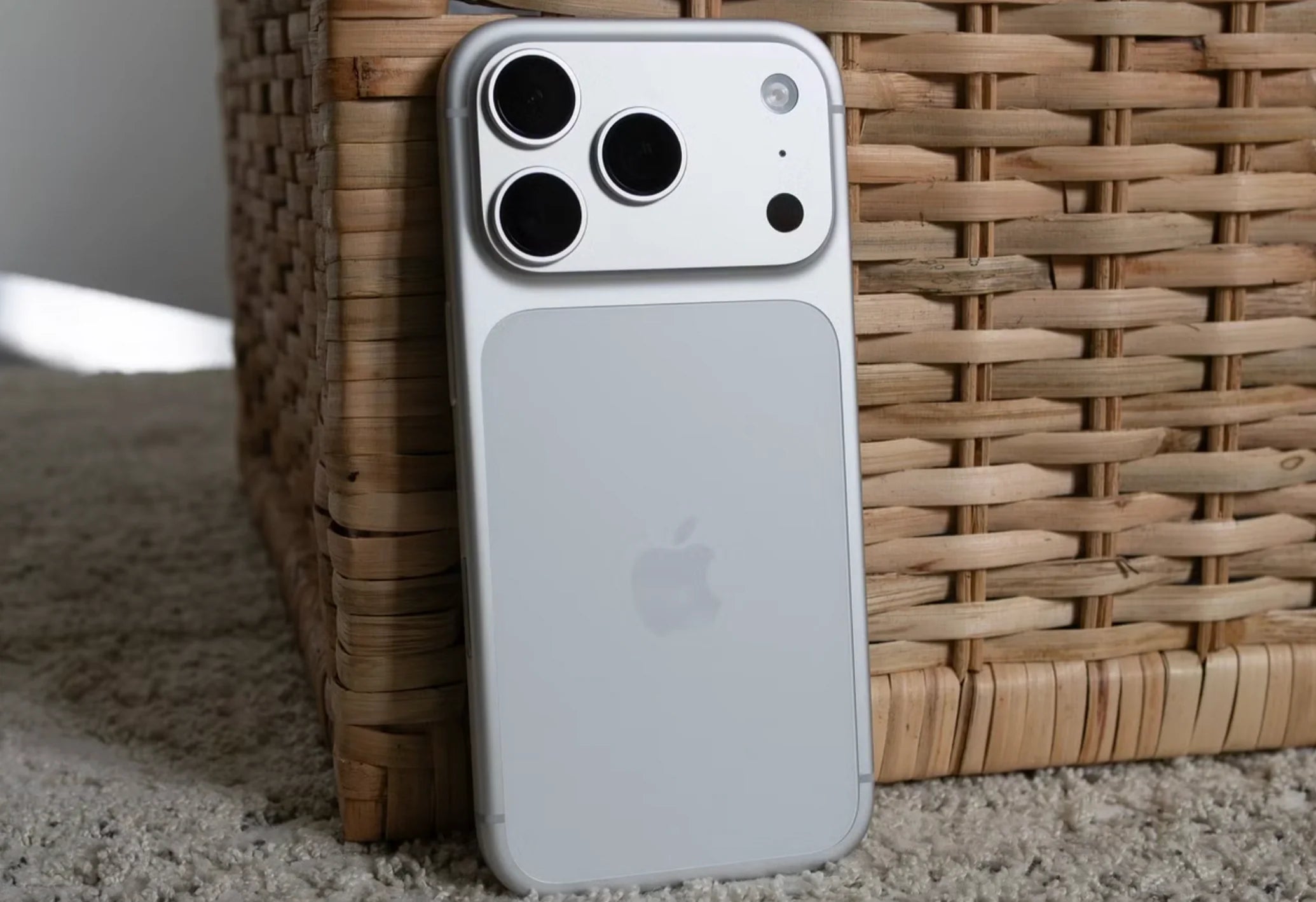 Best Leather Cases for iPhone 17, iPhone 17 Pro